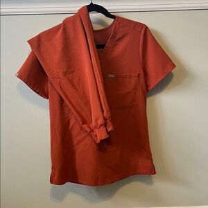 Figs women’s auburn set